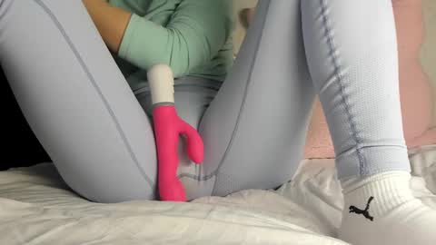 Mia online show from 02-03-25, 11:09