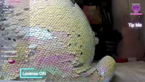 Snapshot of sweety_cum chatting on 03-15-26, 08:37 Mia online show from 03-15-26, 08:37