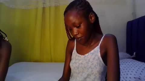 Snapshot of sweety_melanin chatting on 04-18-26, 07:58 Vickky online show from 04-18-26, 07:58