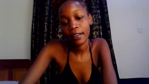 Snapshot of sweety_melanin chatting on 05-26-26, 11:17 Vickky online show from 05-26-26, 11:17