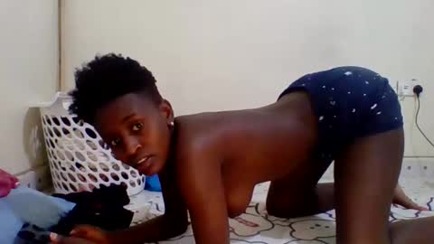 Snapshot of sweety_petite chatting on 10-22-25, 08:14 sweety_petite online show from 10-22-25, 08:14