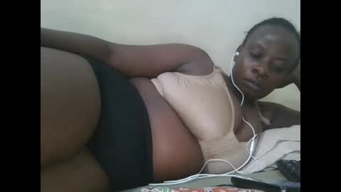 Snapshot of sweetyass25 chatting on 09-09-25, 06:18 sweetyass25 online show from 09-09-25, 06:18