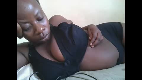 Snapshot of sweetyass25 chatting on 09-15-25, 06:35 sweetyass25 online show from 09-15-25, 06:35