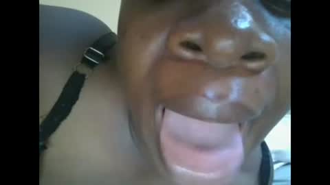 Snapshot of sweetyass25 chatting on 10-19-25, 05:41 sweetyass25 online show from 10-19-25, 05:41