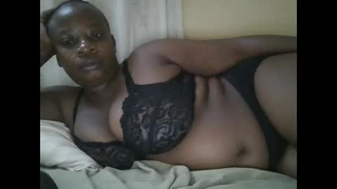 Snapshot of sweetyass25 chatting on 10-19-25, 05:46 sweetyass25 online show from 10-19-25, 05:46