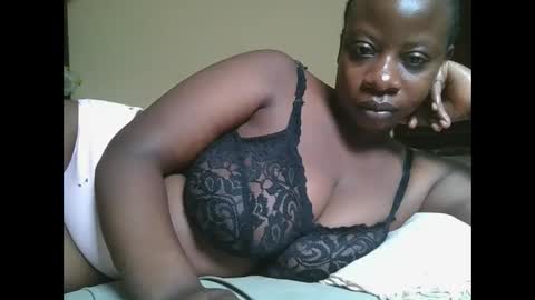 Snapshot of sweetyass25 chatting on 10-29-25, 07:21 sweetyass25 online show from 10-29-25, 07:21