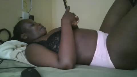 Snapshot of sweetyass25 chatting on 10-29-25, 07:26 sweetyass25 online show from 10-29-25, 07:26