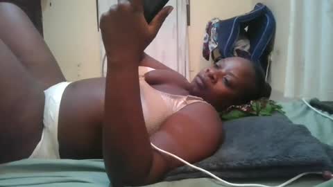 Snapshot of sweetyass25 chatting on 06-12-26, 05:56 sweetyass25 online show from 06-12-26, 05:56
