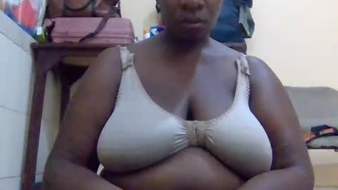 Snapshot of sweetyass25 chatting on 08-09-26, 05:23 sweetyass25 online show from 08-09-26, 05:23