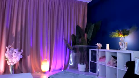 Leya online show from 10-27-25, 05:44