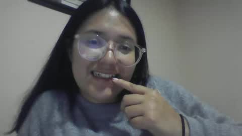 sweetyypeach online show from 12-09-24, 03:50