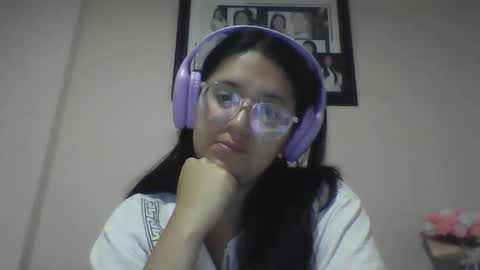 sweetyypeach online show from 02-18-25, 04:04