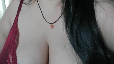 Snapshot of sweewoman_ chatting on 01-18-25, 02:12 Miranda online show from 01-18-25, 02:12