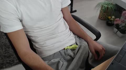 SwetLittleBoy4u online show from 09-26-25, 09:46