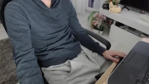 SwetLittleBoy4u online show from 01-13-26, 05:57