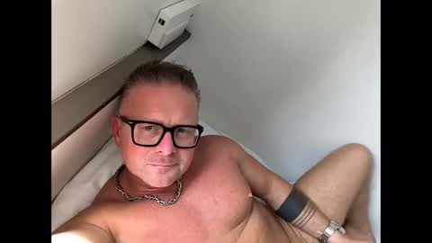 Snapshot of swingrstarr chatting on 06-01-26, 12:18 Swingrstarr online show from 06-01-26, 12:18