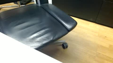 Snapshot of swisstom72 chatting on 06-15-26, 10:01 swisstom72 online show from 06-15-26, 10:01