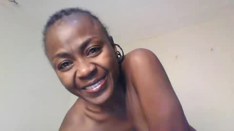 Snapshot of swtebony1 chatting on 07-08-26, 11:09 ALICIA online show from 07-08-26, 11:09