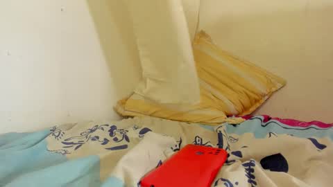 Snapshot of syd_achmed chatting on 11-18-25, 01:11 Greg online show from 11-18-25, 01:11