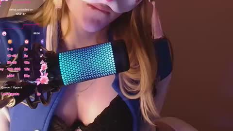 Milena online show from 09-25-25, 03:32