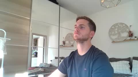 syl092 online show from 09-30-25, 03:39