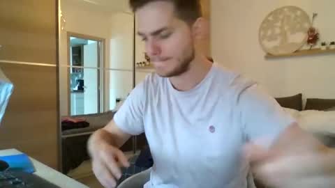 syl092 online show from 10-08-25, 03:09