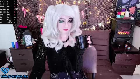 Sylvie online show from 12-31-24, 11:39