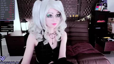 Sylvie online show from 01-10-25, 04:54