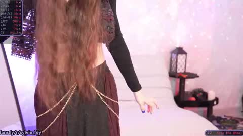 Snapshot of sylvie_fey chatting on 09-24-25, 10:46 Sylvie online show from 09-24-25, 10:46