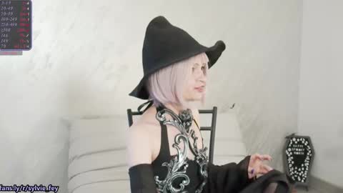Snapshot of sylvie_fey chatting on 10-03-25, 09:12 Sylvie online show from 10-03-25, 09:12