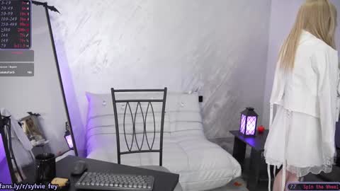 Snapshot of sylvie_fey chatting on 10-18-25, 11:38 Sylvie online show from 10-18-25, 11:38