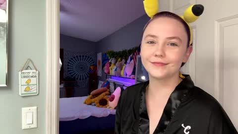 Snapshot of syndica chatting on 03-15-26, 10:16 Jennah online show from 03-15-26, 10:16