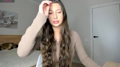 Snapshot of synop_sis chatting on 09-11-25, 08:47 Mila online show from 09-11-25, 08:47