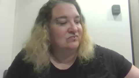 Snapshot of synstresslily chatting on 09-09-25, 04:23 Synstress Lily online show from 09-09-25, 04:23