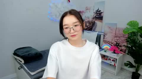 Snapshot of syuri_sun chatting on 06-11-26, 02:37 Yuki online show from 06-11-26, 02:37