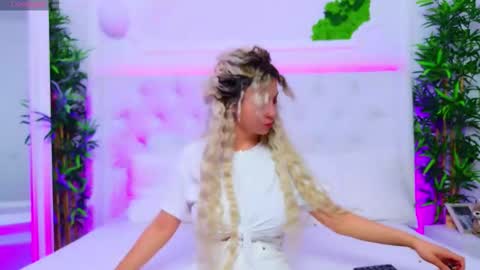 Arianna online show from 11-03-25, 01:12