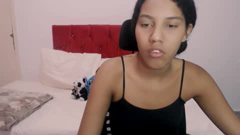 Snapshot of tainara_ebonny chatting on 10-13-25, 07:14 Tainara online show from 10-13-25, 07:14