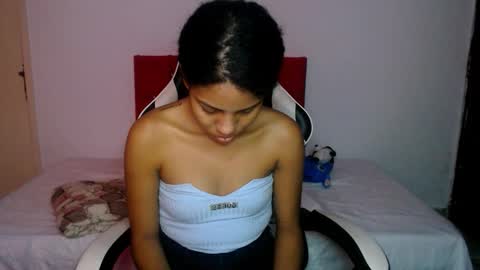 Snapshot of tainara_ebonny chatting on 10-19-25, 07:14 Tainara online show from 10-19-25, 07:14