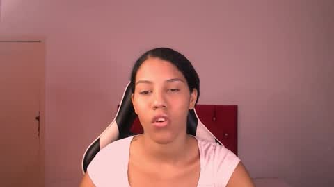 Snapshot of tainara_ebonny chatting on 10-29-25, 07:15 Tainara online show from 10-29-25, 07:15