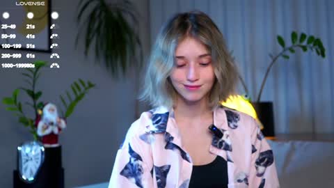 Mia online show from 12-12-24, 01:43