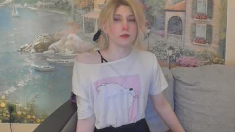 Snapshot of taka_s_paintroom chatting on 04-15-26, 03:13 Taka online show from 04-15-26, 03:13