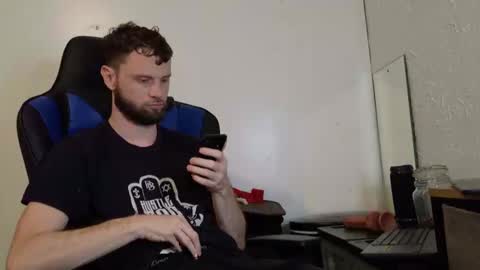 Snapshot of talenjames chatting on 11-01-25, 08:33 Talen James online show from 11-01-25, 08:33