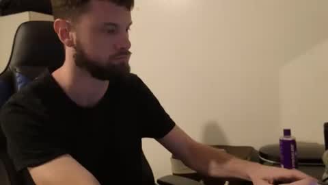 Snapshot of talenjames chatting on 11-11-25, 09:37 Talen James online show from 11-11-25, 09:37