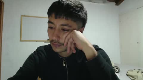 Snapshot of talhi_ chatting on 01-01-25, 09:17 talhi_ online show from 01-01-25, 09:17