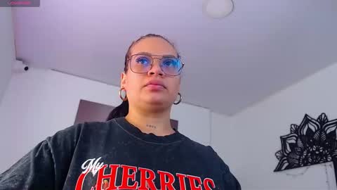 Snapshot of taliana36 chatting on 10-21-25, 12:17 taliana36 online show from 10-21-25, 12:17