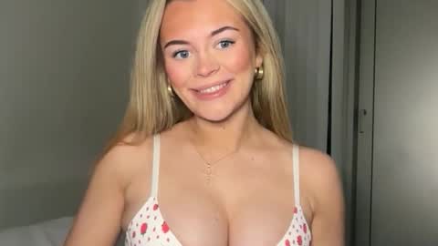 Snapshot of taliavaine chatting on 02-19-26, 06:59 Talia online show from 02-19-26, 06:59