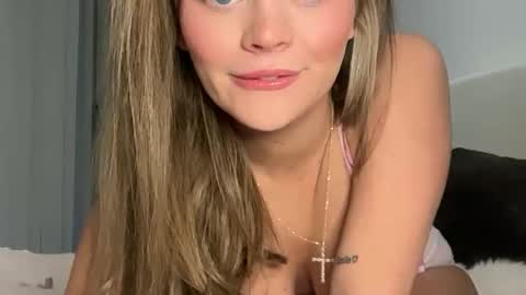 Snapshot of taliavaine chatting on 03-17-26, 06:22 Talia online show from 03-17-26, 06:22