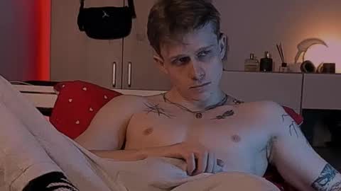 Snapshot of talkinghead7 chatting on 03-19-26, 03:16 Colin online show from 03-19-26, 03:16