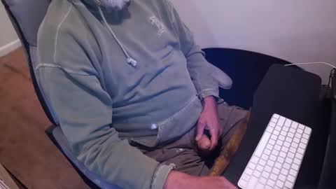 Snapshot of tallguy4unow chatting on 03-23-26, 05:17 tallguy4unow online show from 03-23-26, 05:17