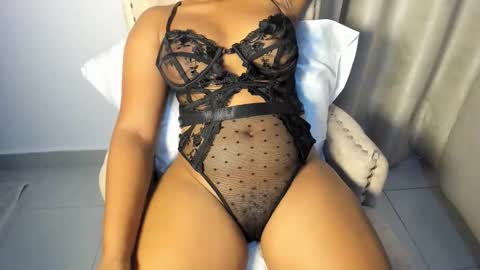 Jade online show from 10-23-25, 04:34